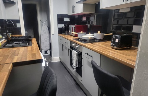Burslem Apartment | 2-bedroom apartmentnnFamily and budget-friendly, equipped with modern amenities