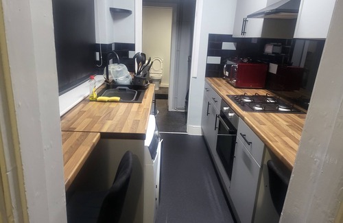 Burslem Apartment | 2-bedroom apartmentnnFamily and budget-friendly, equipped with modern amenities