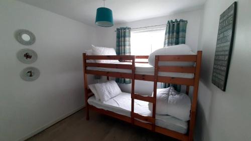 Scurlage Apartment | 2 bedroom Chalet all to yourself, free parking, dogs welcome