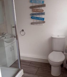 Scurlage Apartment | 2 bedroom Chalet all to yourself, free parking, dogs welcome