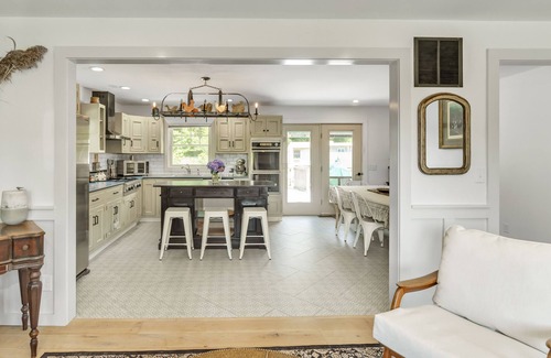 East Hampton Cottage | 2 bedroom cottage-Cozy winter vibes with wood stove and hot tub