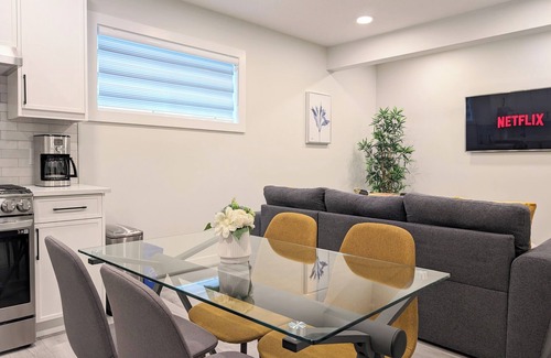 West Edmonton House | 2 Bedroom Exclusive Suite - 10 mins to WEM