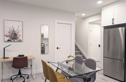 West Edmonton House | 2 Bedroom Exclusive Suite - 10 mins to WEM