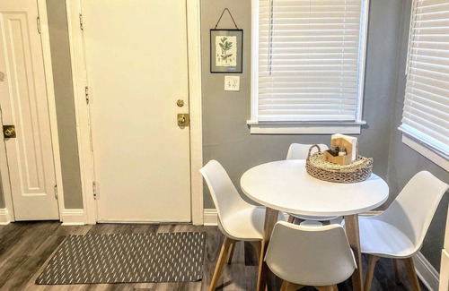 Bay View Apartment | 2 Bedroom Modern Apt | Bayview milwaukee