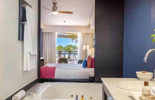 Campo de Golf Fonatur Resort | 2 Bedroom Suite on Beautiful Beach Resort