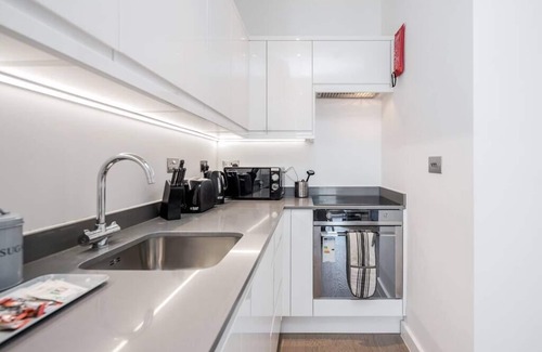 St Albans Apartment | 2 Bedroom Top Floor Grosvenor's Luxury Apartment