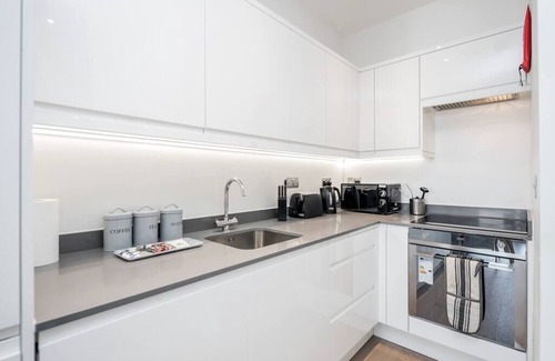 St Albans Apartment | 2 Bedroom Top Floor Grosvenor's Luxury Apartment