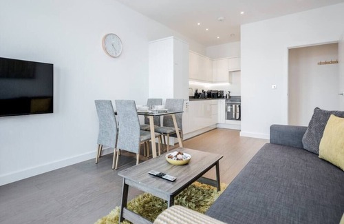 St Albans Apartment | 2 Bedroom Top Floor Grosvenor's Luxury Apartment