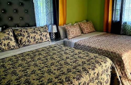 Spanish Town Zone House | 2 bedrooms, 1 bathroom, kitchen, WiFi, and AC in Greendale, Spanish Town.