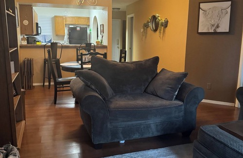 Country Meadows Condo | 2 Br 2 Ba. Sports, Golf & Shops ⚾🏈🏒 Snowbirds welcome! Mo. to Mo. lease ok.