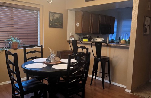 Country Meadows Condo | 2 Br 2 Ba. Sports, Golf & Shops ⚾🏈🏒 Snowbirds welcome! Mo. to Mo. lease ok.