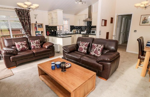 Tavistock House | 2 Cedar Lodge Park