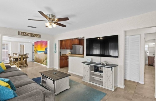 Arlington Park House | 2 Cottages Rented Together | Amazing Heated Pool | Near Beaches