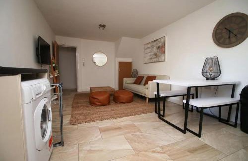 Riverside Apartment | 2 Flats - Opposite Principality Stadium