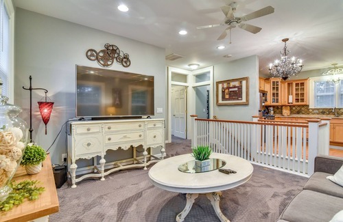 Oak Grove House | 2 Mi to Bay Park: Charming Milwaukie Getaway