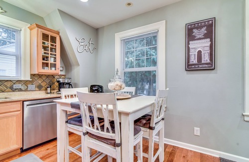 Oak Grove House | 2 Mi to Bay Park: Charming Milwaukie Getaway