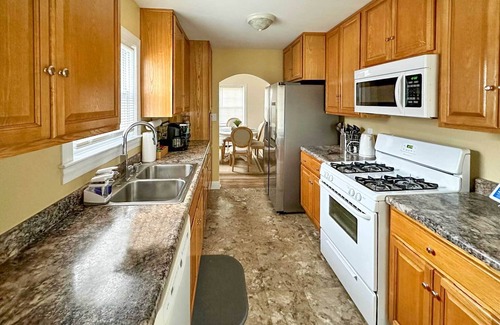 Wyandotte Cottage | 2 Mi to Churchill Downs: Louisville Home!