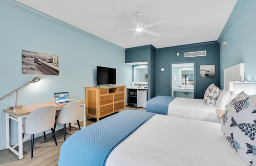 Crystal Beach Hotel | 2 Queen Beds at Beachside Inn Hotel*