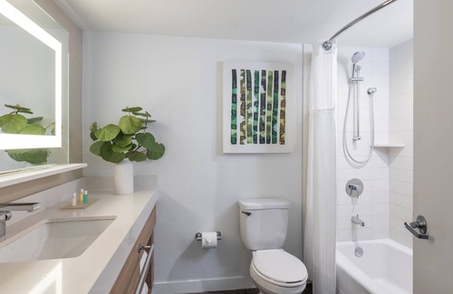 Islamorada Hotel | 2 Queen Beds Room w/Balcony, Outdoor Pool, Free Parking & Pets Allowed
