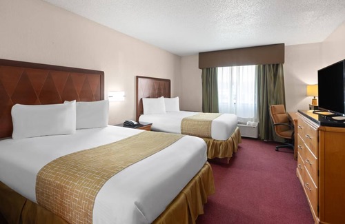 Redwood Falls Hotel | 2-room 4-bed hotel in charming Redwood Falls with WiFi, AC