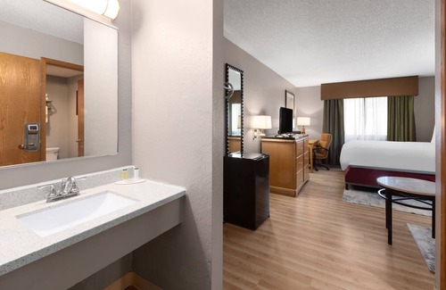 Redwood Falls Hotel | 2-room 4-bed hotel in charming Redwood Falls with WiFi, AC