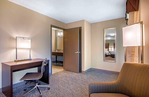 Castleberry Hill Hotel | 2-Star Hotel ∙ Clarion Inn & Suites Atlanta Downtown