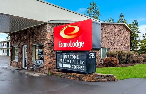Larkspur Hotel | 2-Star Hotel ∙ Bend Inn & Suites