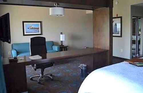 Edgewood Hotel | 2-Star Hotel ∙ Hampton Inn & Suites Aberdeen/APG South