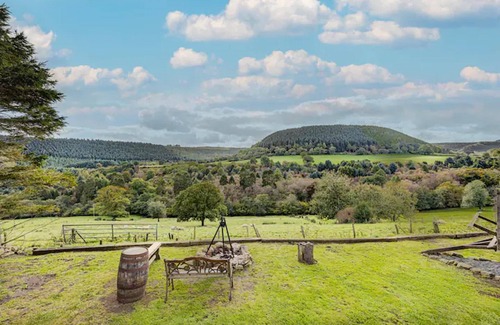 Scarborough Cabin | 2 x Double Bed, Glamping Wagon in Dalby Forest