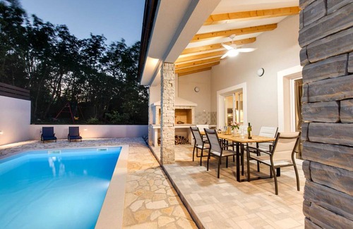 Vrh House | 200 m² House ∙ 3 bedrooms ∙ 6 guests