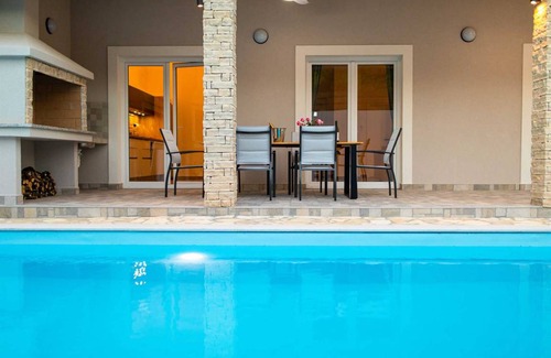 Vrh House | 200 m² House ∙ 3 bedrooms ∙ 6 guests