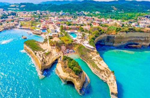 Sidari Villa | 200 m² Villa ∙ 8 bedrooms ∙ 16 guests