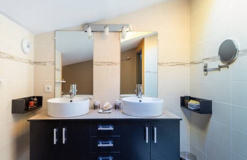 Aubenas House | 210 m² House ∙ 3 bedrooms ∙ 9 guests