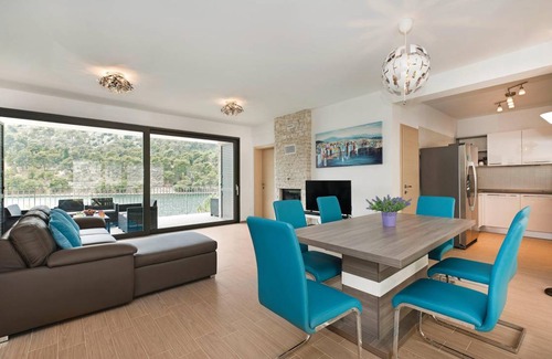 Zaton House | 220 m² House ∙ 5 bedrooms ∙ 12 guests