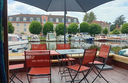 Digoin Boat Rental | 25 m² Houseboat ∙ 1 bedroom ∙ 6 guests