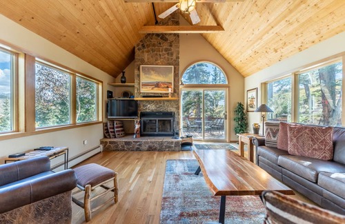 Keystone House | 260 m² House ∙ 4 bedrooms ∙ 8 guests