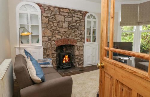 Silverdale House | 28 Rock Villas