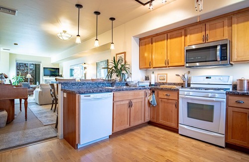 Hailey Condo | 2BD Sweetwater Condo - Community Park, Pool + Hot Tub
