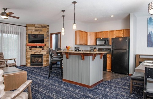 Lake Delton Resort | 2Bed/2Bath Deluxe- Lovely Dells Resort w/Access to Wilderness Territory!