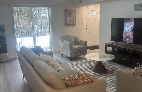 Prince George House | 2Bedroom, 2bed, day light Suite, in a secured environment