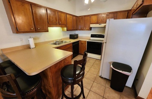 Tallahassee House | 2BR 2BA Only 3 miles to the Capitol Near Park Ave
