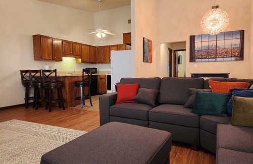 Tallahassee House | 2BR 2BA Only 3 miles to the Capitol Near Park Ave