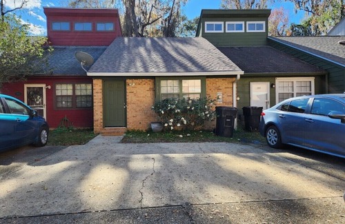 Tallahassee House | 2BR 2BA Only 3 miles to the Capitol Near Park Ave