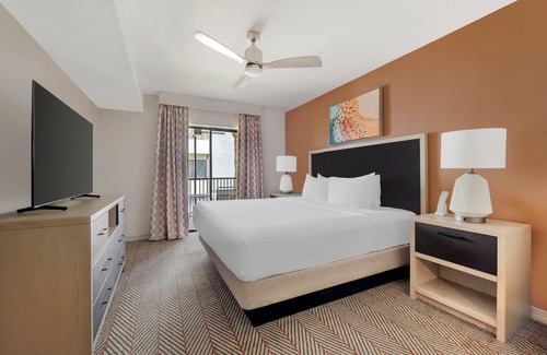 Florida Central Atlantic Coast Resort | 2BR Apt w/Kitchen Near Theme Parks! Pool, Free Parking