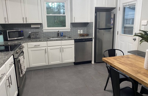 Charlotte House | 2BR - Pet-Friendly - Private Fully Fenced Yard - 5 mins Noda/Midwood!