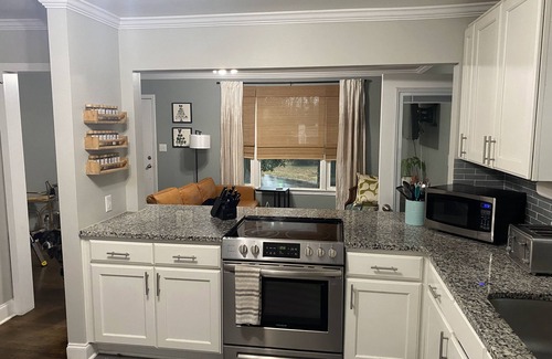 Charlotte House | 2BR - Pet-Friendly - Private Fully Fenced Yard - 5 mins Noda/Midwood!