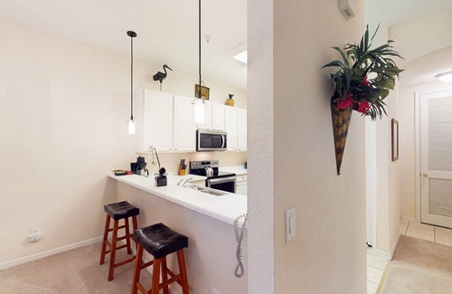 Bahama Bay Condo | 2nd floor condo w/gym, sauna, tennis court, near theme parks, basketball court