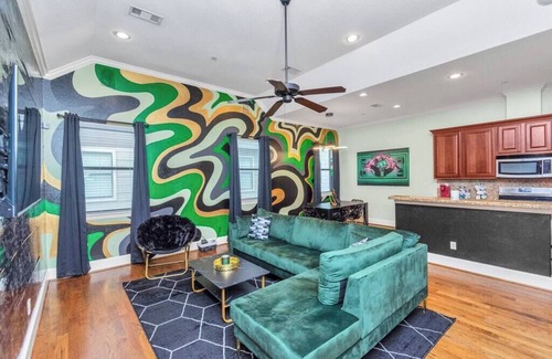 Woodlake - Briar Meadow House | 2UNITS|24Guests|KingBed|FREEParking|UptownHOU