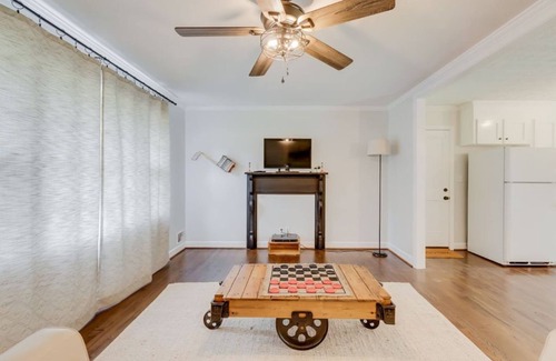Sans Souci House | 3 bd, farmhouse ranch, walking distance to Furman