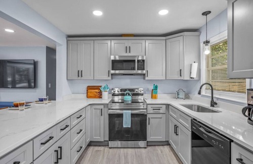 High Point Apartment | 3 Bdrm Close to Downtown High Point & Dog Friendly